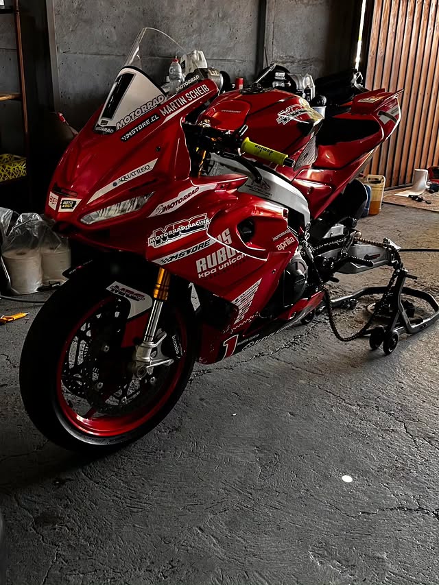 Moto racing